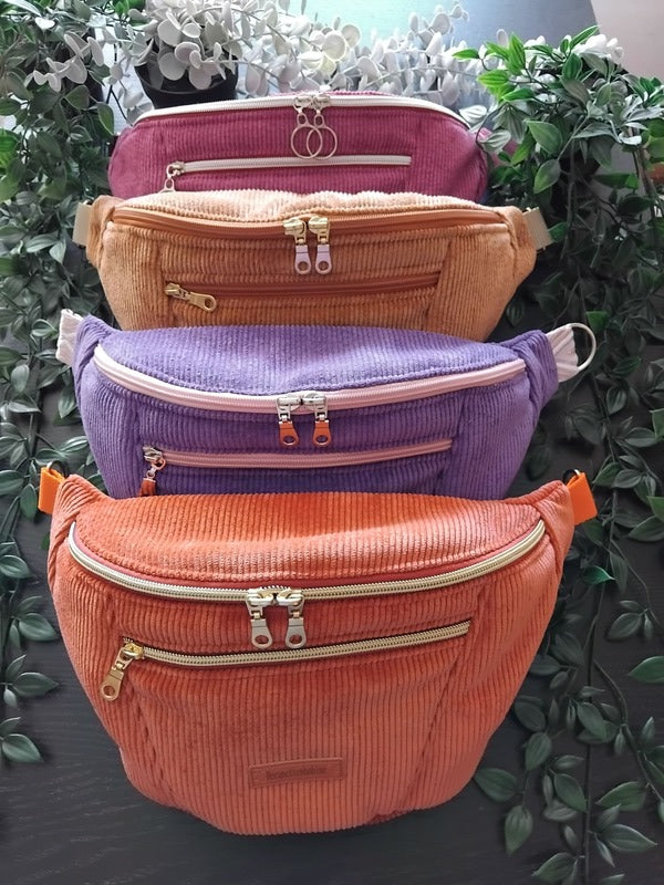 Groupe de sacs banane confectionnés en tissus velours, coloris violette, caramel, terracotta, fuchsia