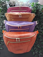 Groupe de sacs banane confectionnés en tissus velours, coloris violette, caramel, terracotta, fuchsia