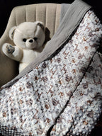 couverture  bébé, deux motifs aux choix alliant minky et gaze de coton légère. Motif singe et girafe